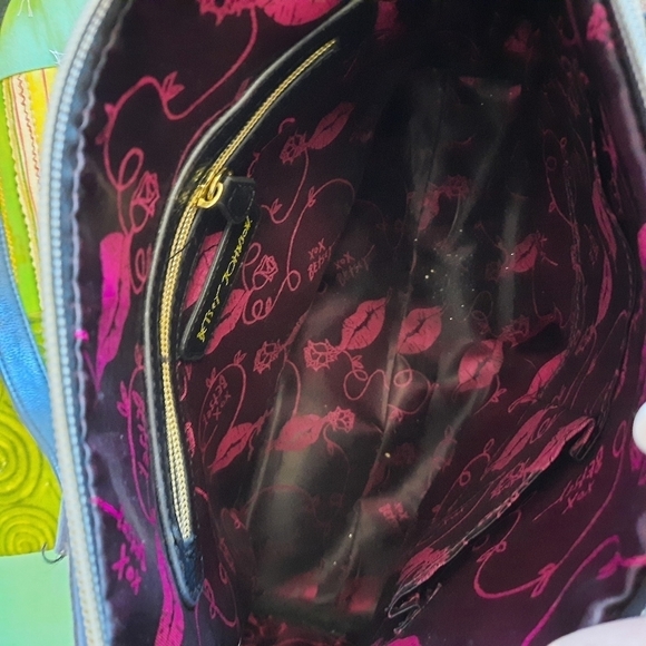 Vintage Y2K Betsey Johnson cream black faux leather quilted heart handbag purse - Picture 12 of 13